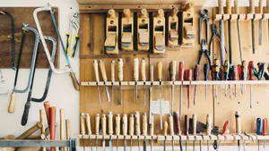 Werkzeuge in einer Werkstatt